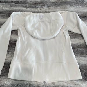 White Lululemon sweatshirt. Excellent condition. Worn fewer than five times